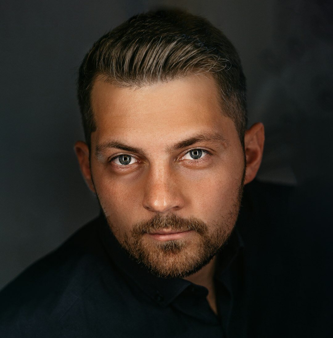 Professional man with glasses, Technical Director at pressdekko.com